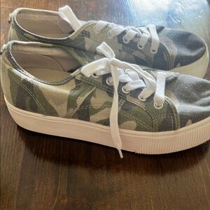 Steve Madden camo platform sneakers